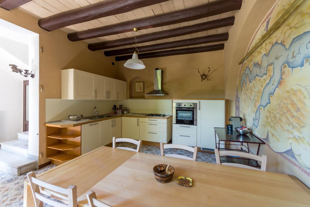 Villa La Rossa Fiumelatte Buitenkant foto